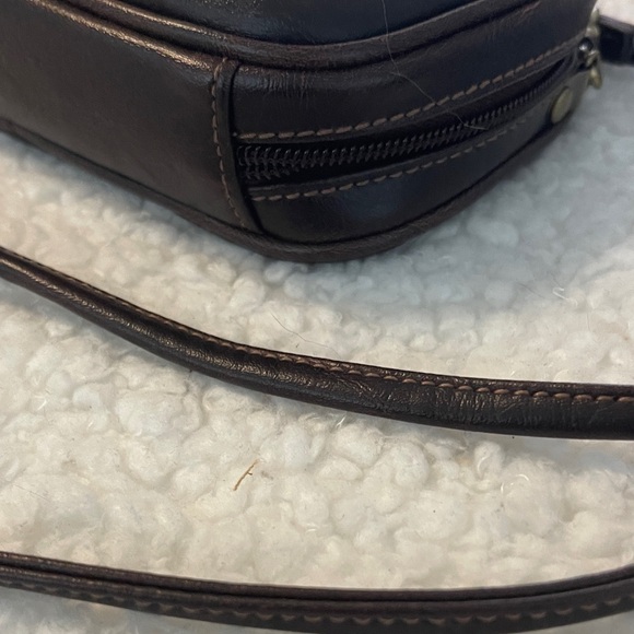 Elegant Brown Crossbody Bag - Picture 3 of 14